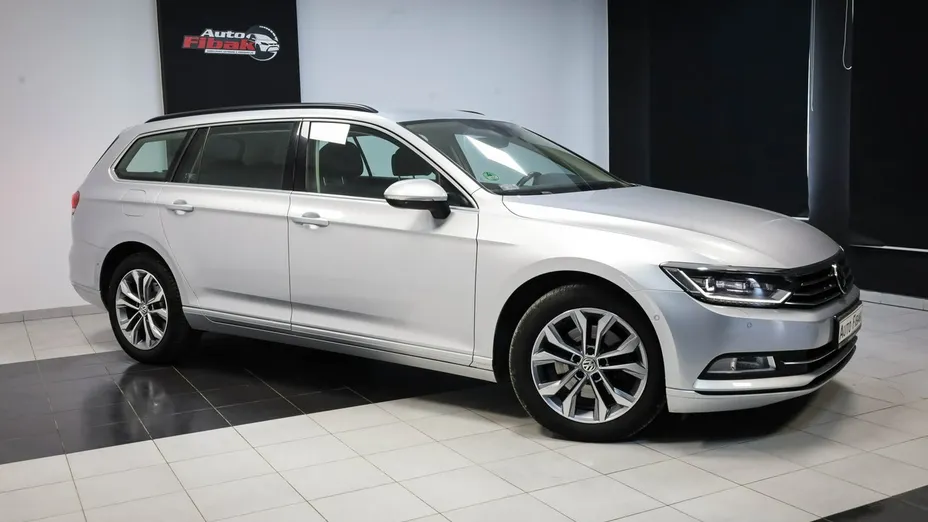 VOLKSWAGEN Passat -