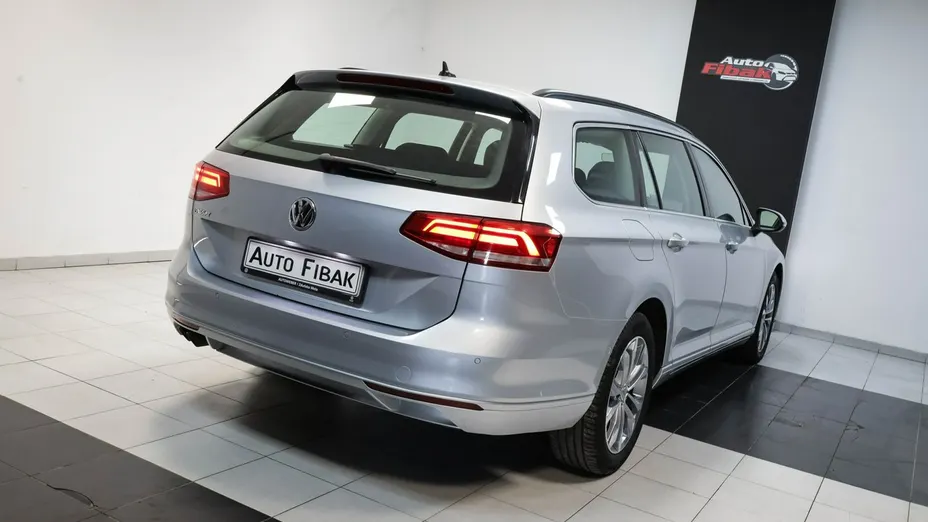 VOLKSWAGEN Passat -