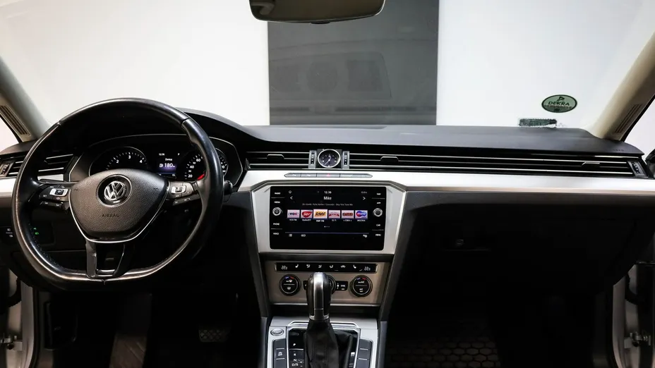 VOLKSWAGEN Passat -