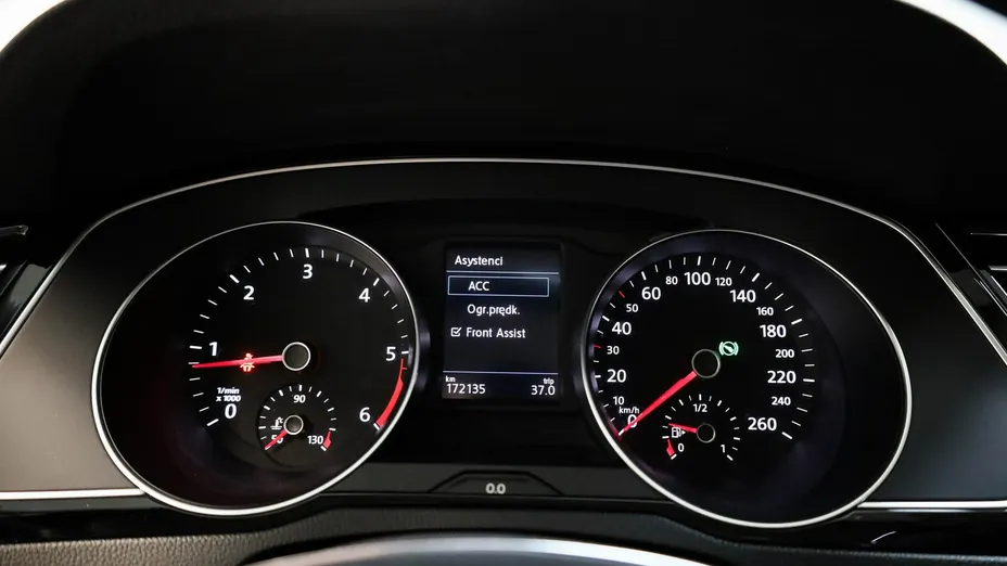 VOLKSWAGEN Passat -