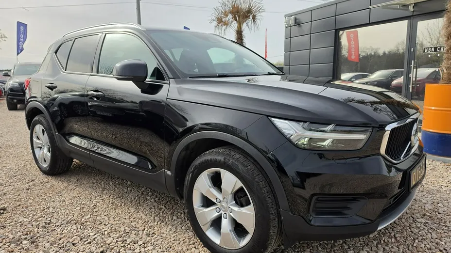 VOLVO XC40 -