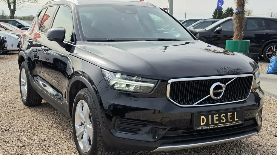 VOLVO XC40 -