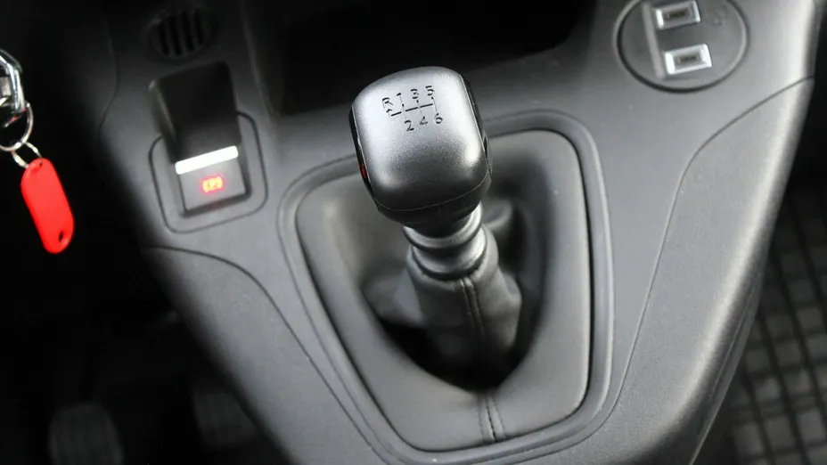 PEUGEOT Partner -