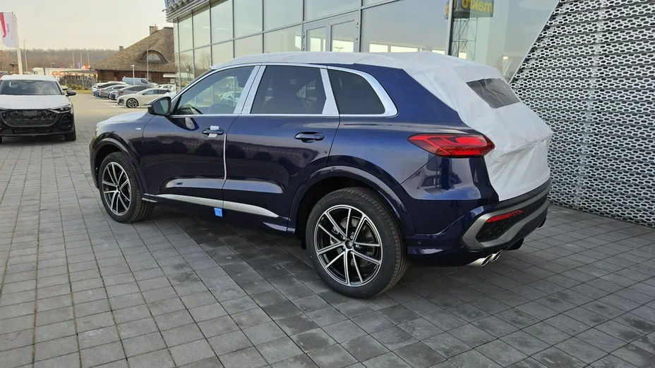 AUDI Q5 -