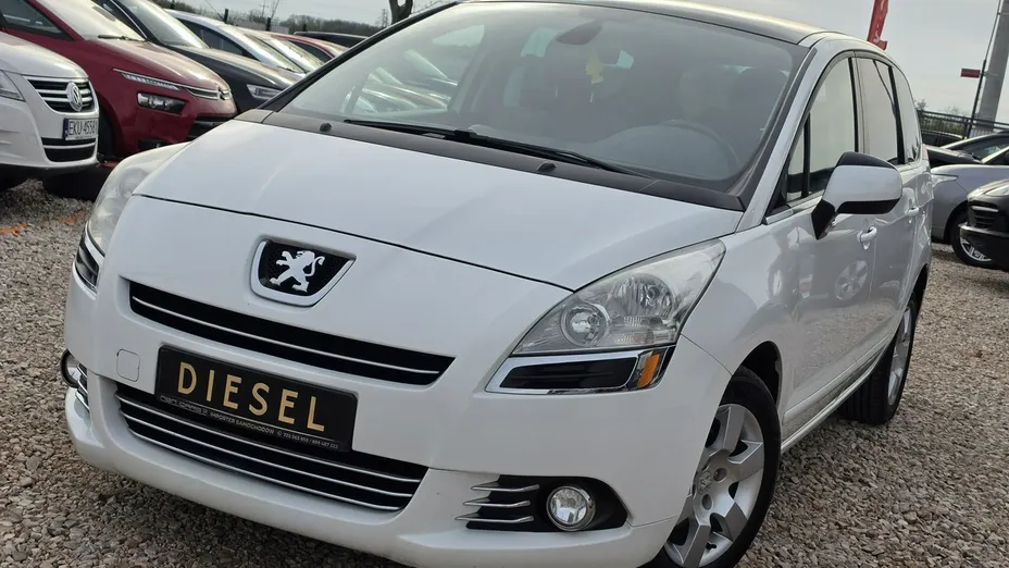 PEUGEOT 5008 -