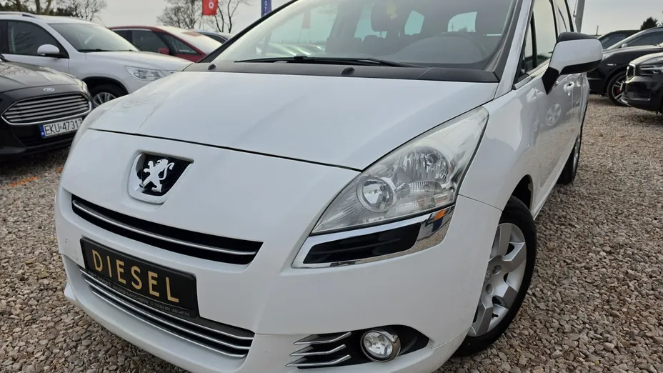 PEUGEOT 5008 -