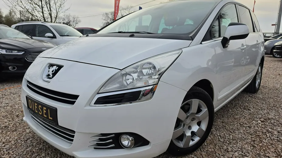 PEUGEOT 5008 -
