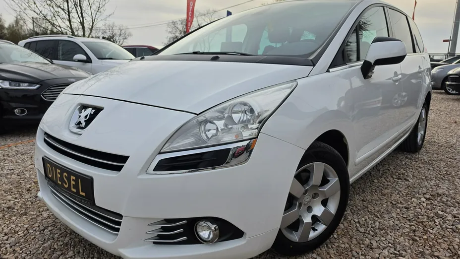 PEUGEOT 5008 -