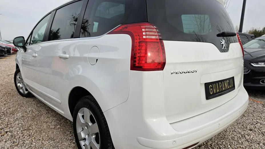 PEUGEOT 5008 -