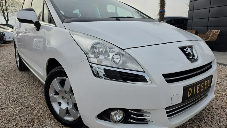PEUGEOT 5008 -