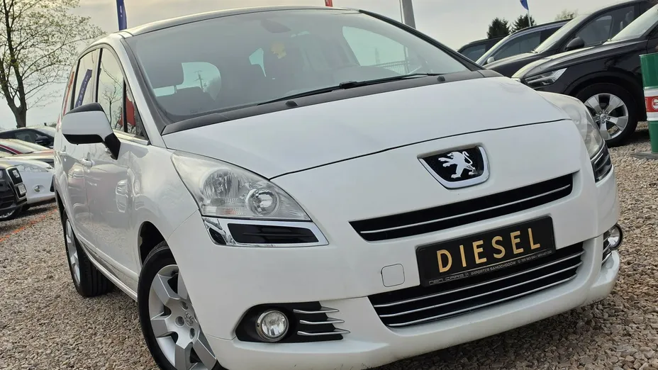 PEUGEOT 5008 -
