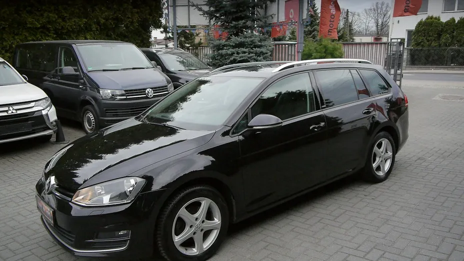 VOLKSWAGEN Golf -