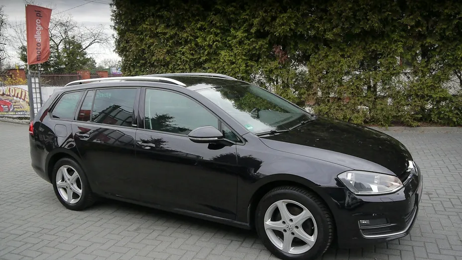 VOLKSWAGEN Golf -