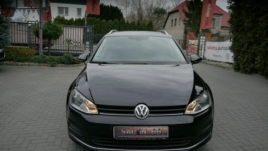VOLKSWAGEN Golf -