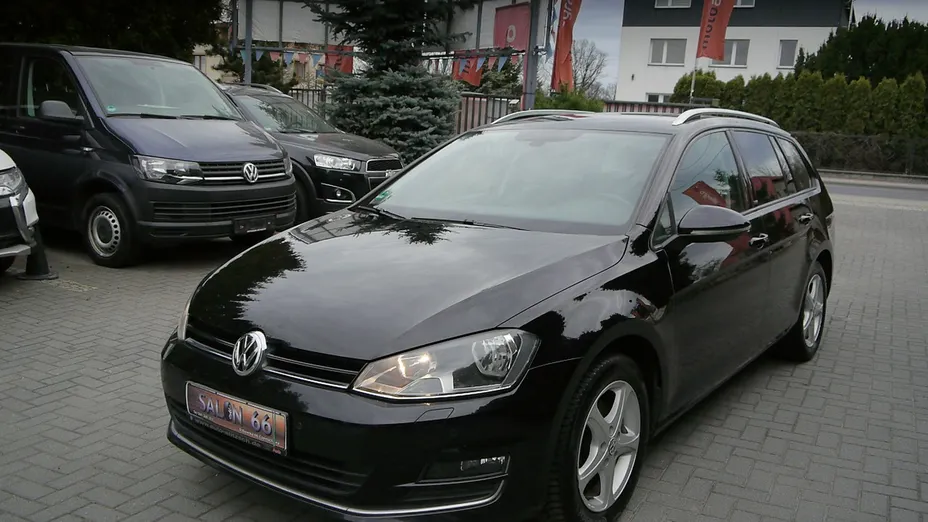 VOLKSWAGEN Golf -