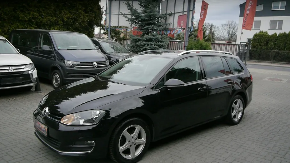 VOLKSWAGEN Golf -