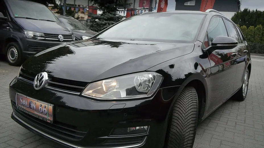 VOLKSWAGEN Golf -