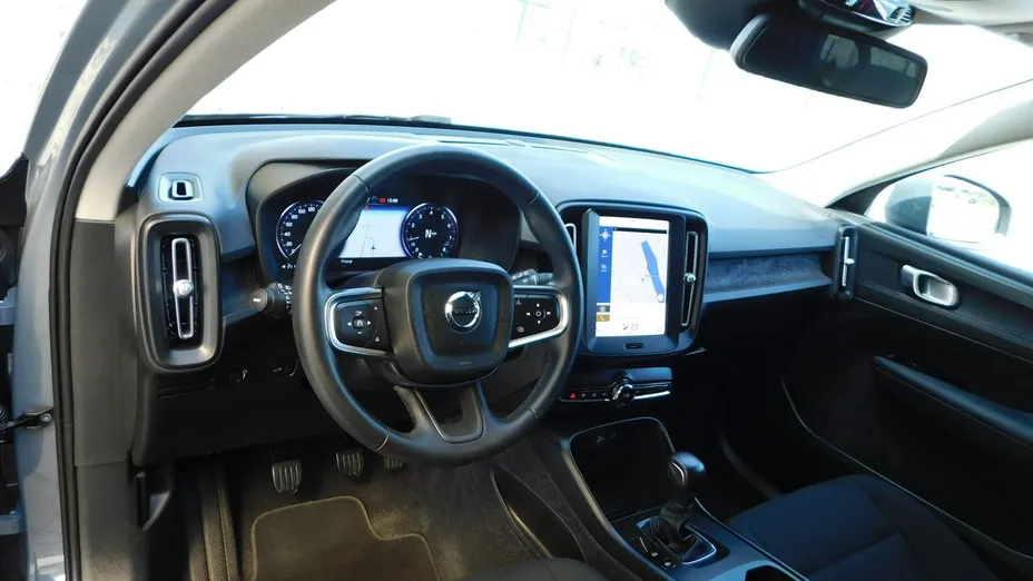 VOLVO XC40 -