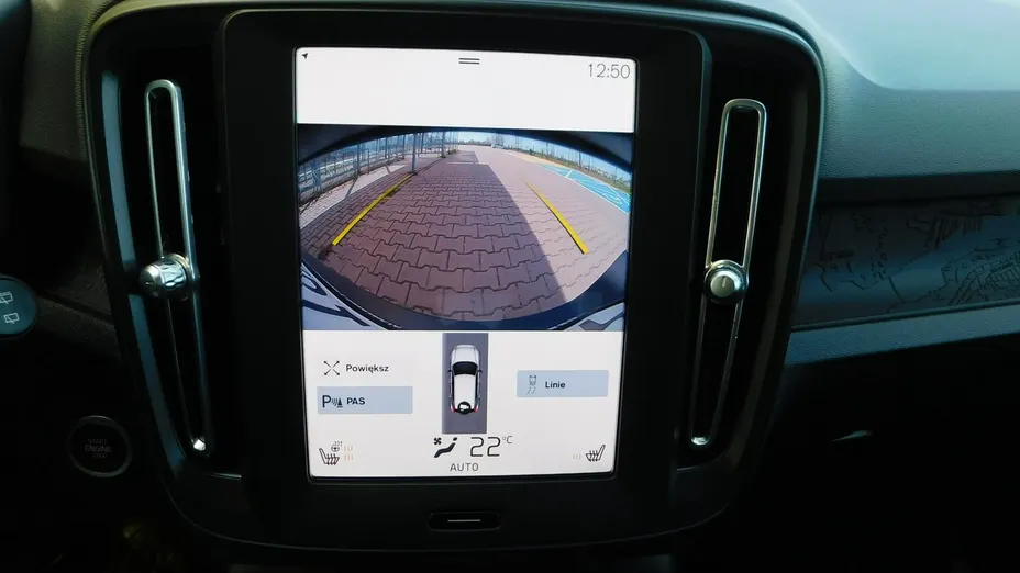VOLVO XC40 -