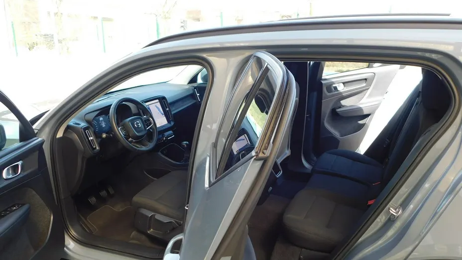 VOLVO XC40 -