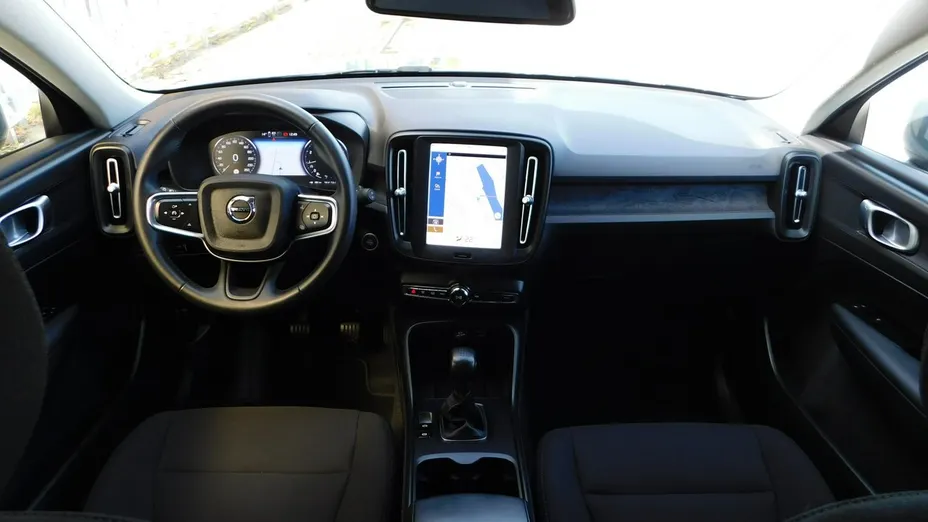 VOLVO XC40 -