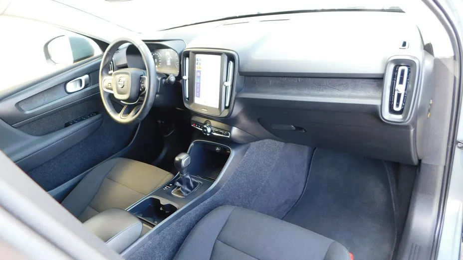 VOLVO XC40 -