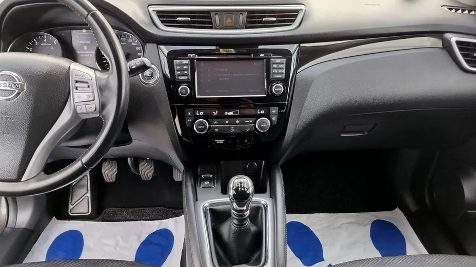 NISSAN Qashqai -
