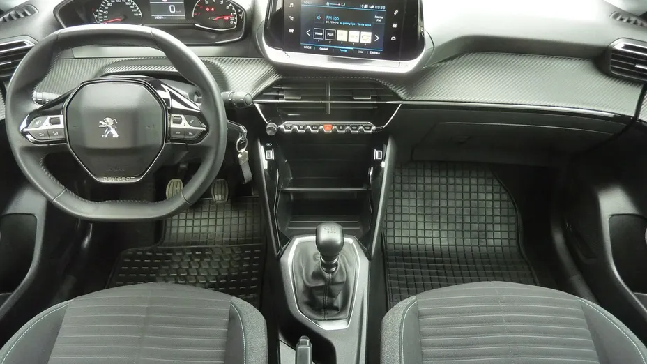 PEUGEOT 208 -