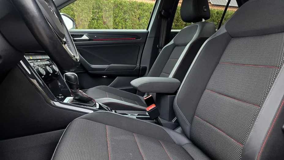 VOLKSWAGEN T-ROC -