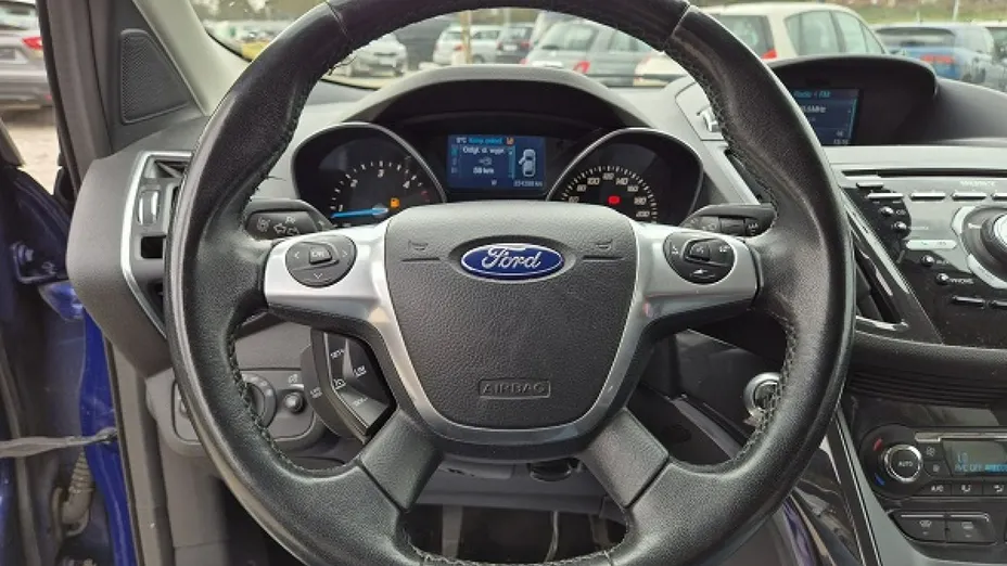 FORD Kuga -