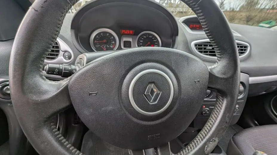 RENAULT Clio -