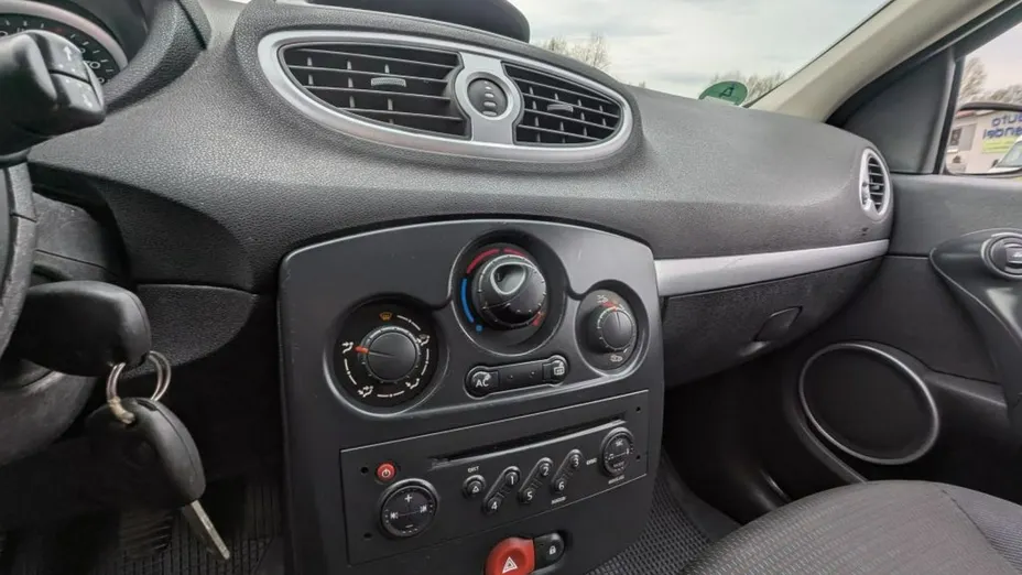 RENAULT Clio -