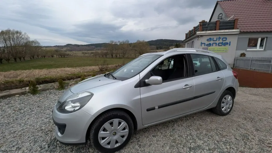 RENAULT Clio -