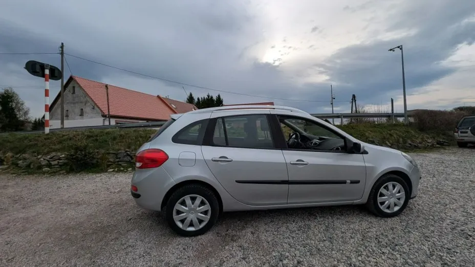 RENAULT Clio -