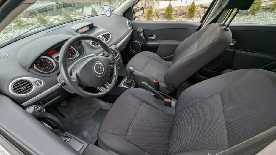 RENAULT Clio -