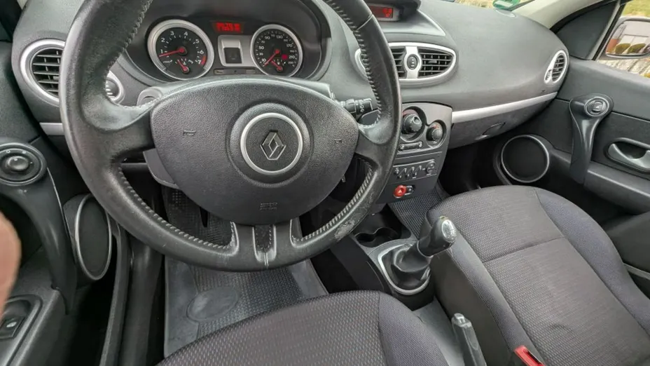 RENAULT Clio -