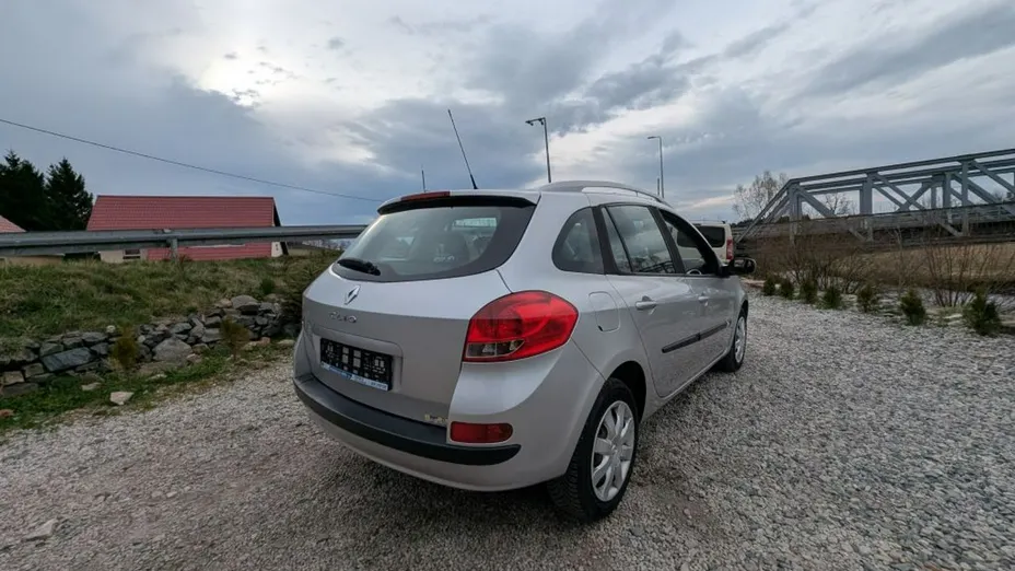 RENAULT Clio -