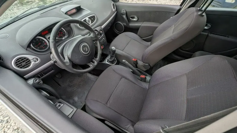 RENAULT Clio -