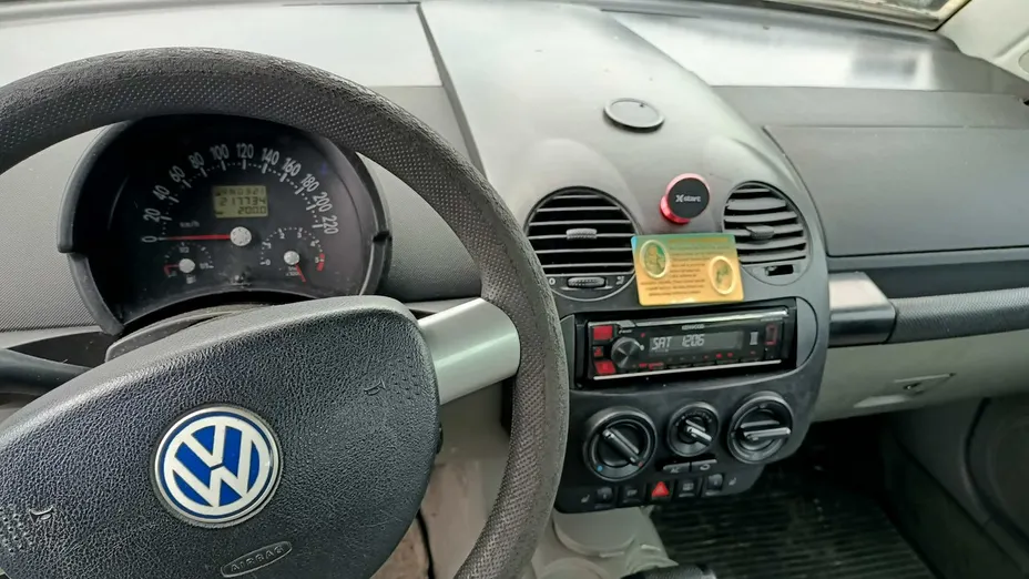 VOLKSWAGEN New Beetle -