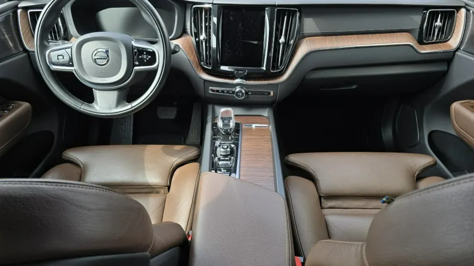 VOLVO XC60 -