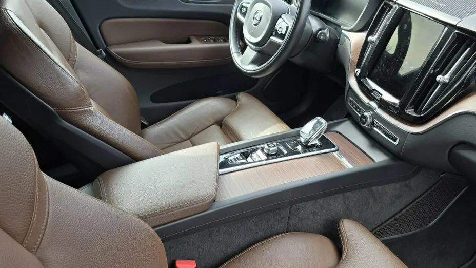 VOLVO XC60 -