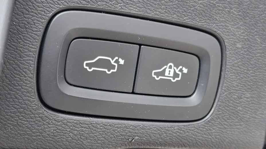VOLVO XC60 -