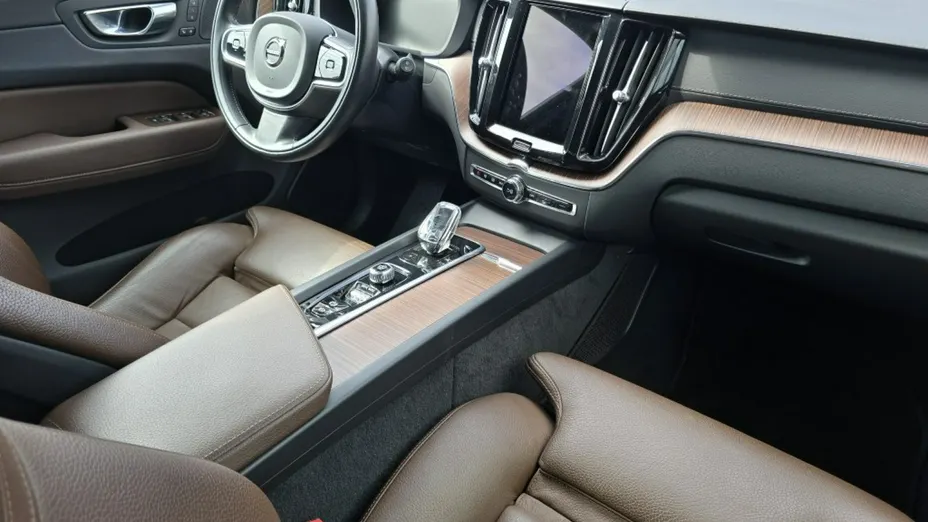 VOLVO XC60 -
