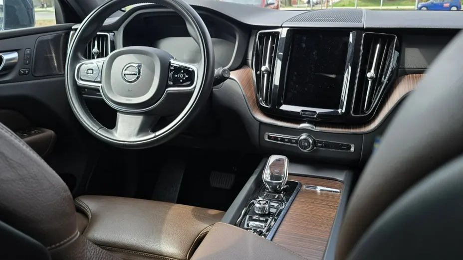 VOLVO XC60 -