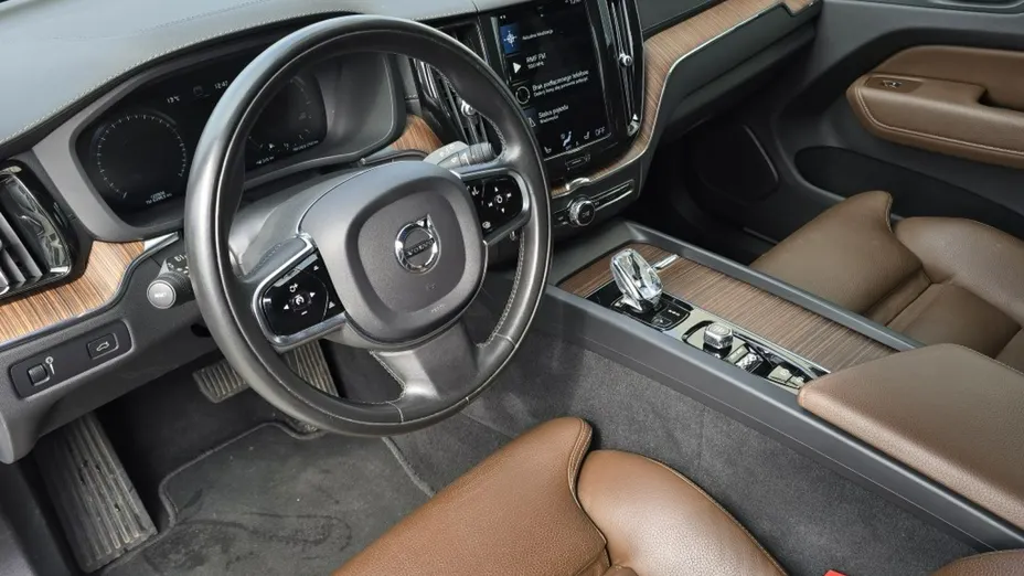 VOLVO XC60 -
