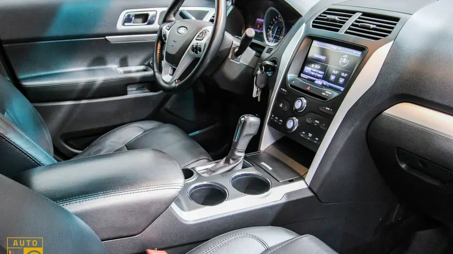FORD Explorer -
