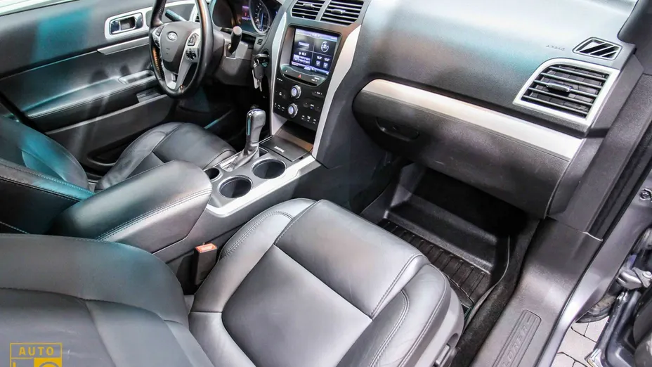 FORD Explorer -