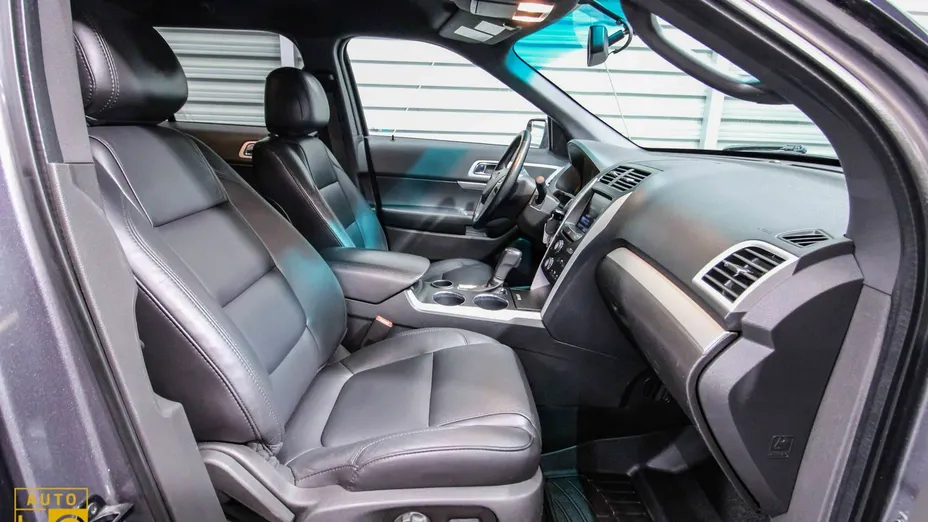 FORD Explorer -
