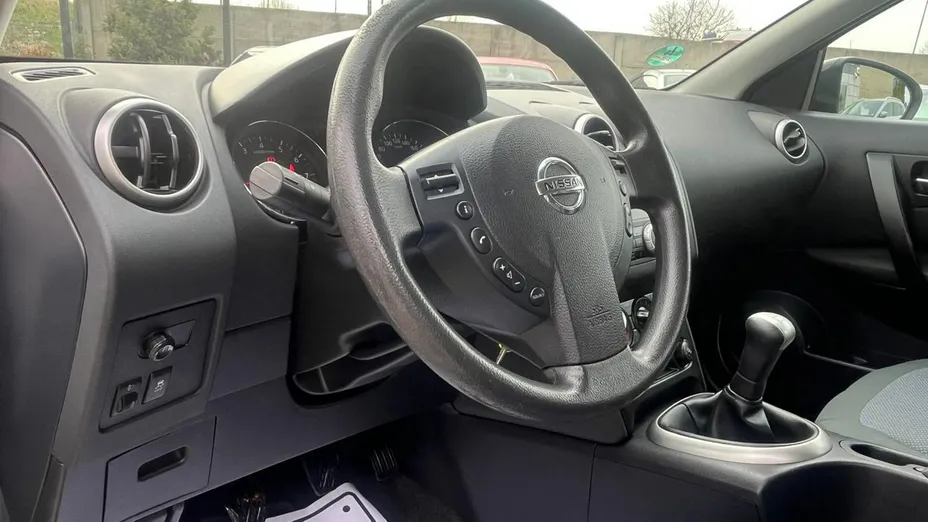 NISSAN Qashqai -