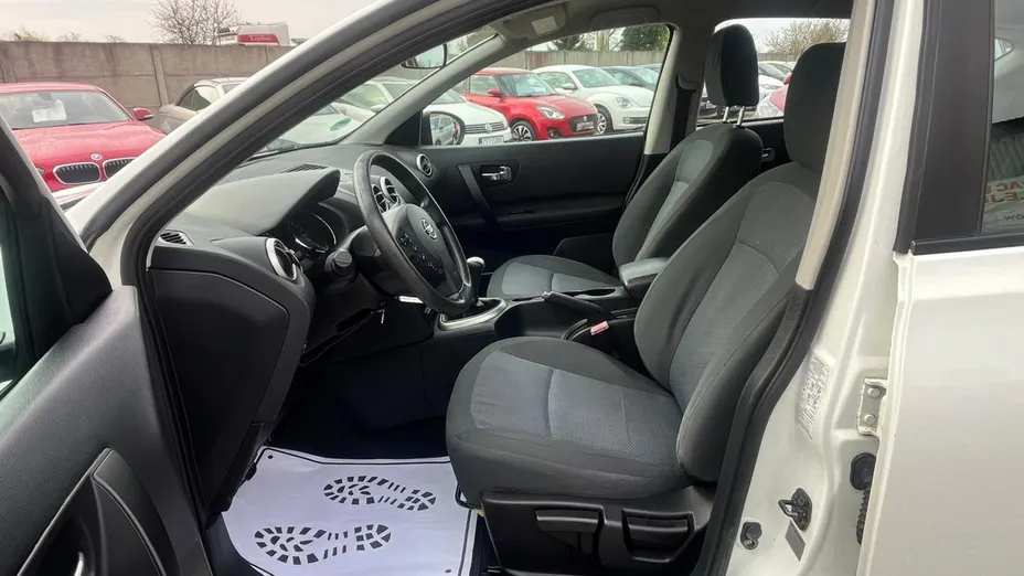 NISSAN Qashqai -